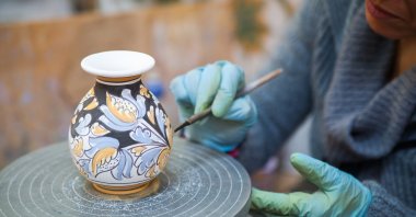 An artist paints an Iznik pottery vase in Bursa, northwestern Turkey in this photo handed out on June 18, 2021. (AA Photo)