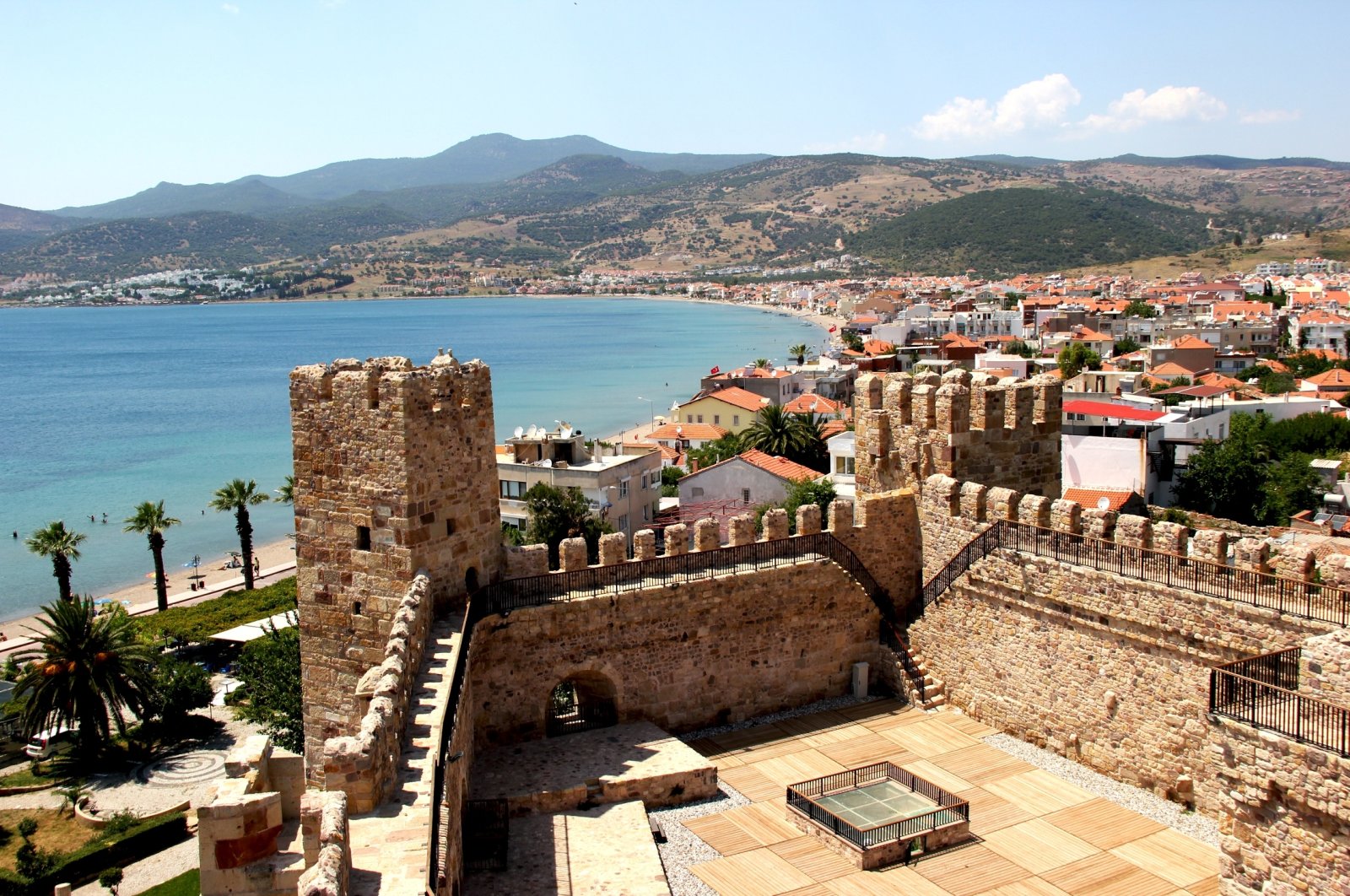 Çandarlı Castle still stands today in all its glory in Izmir. 