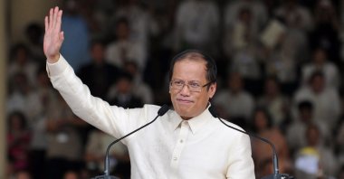 This file photo taken on June 30, 2010, shows Philippine President Benigno Aquino waving to the crowd after delivering his inaugural speech at the Quirino Grandstand in Manila, Philippines. (AFP Photo)