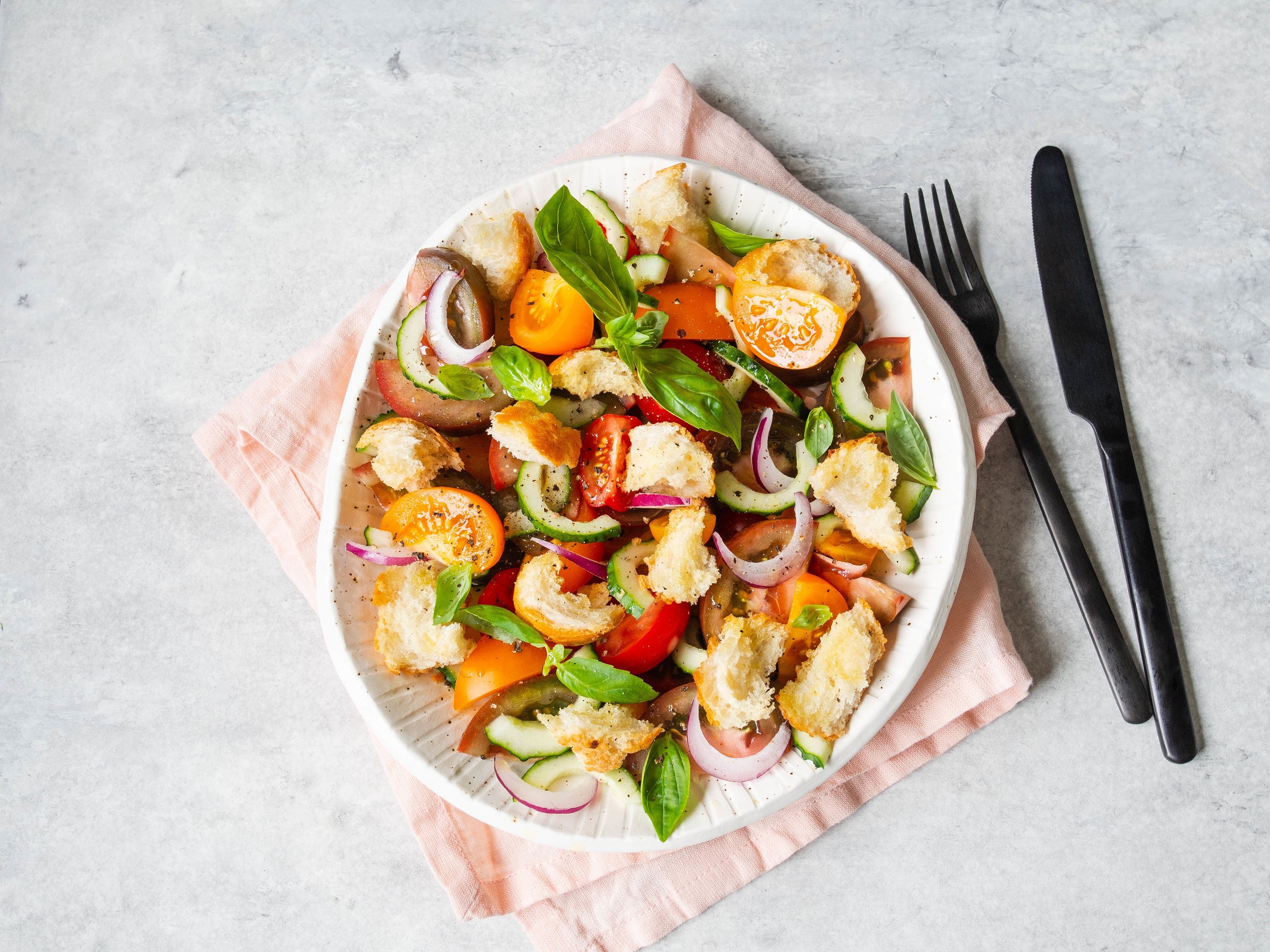 Panzanella salad with the addition of onions. (Shutterstock Photo)