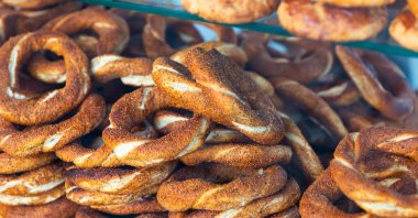 Simit is one of the most popular Turkish breakfast snacks. (Shutterstock Photo) 