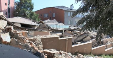 A building in Istanbul's Sarıyer, which was evacuated in 2019 over a risk of collapse, is seen demolished in this photo taken June 27, 2021 (DHA Photo)