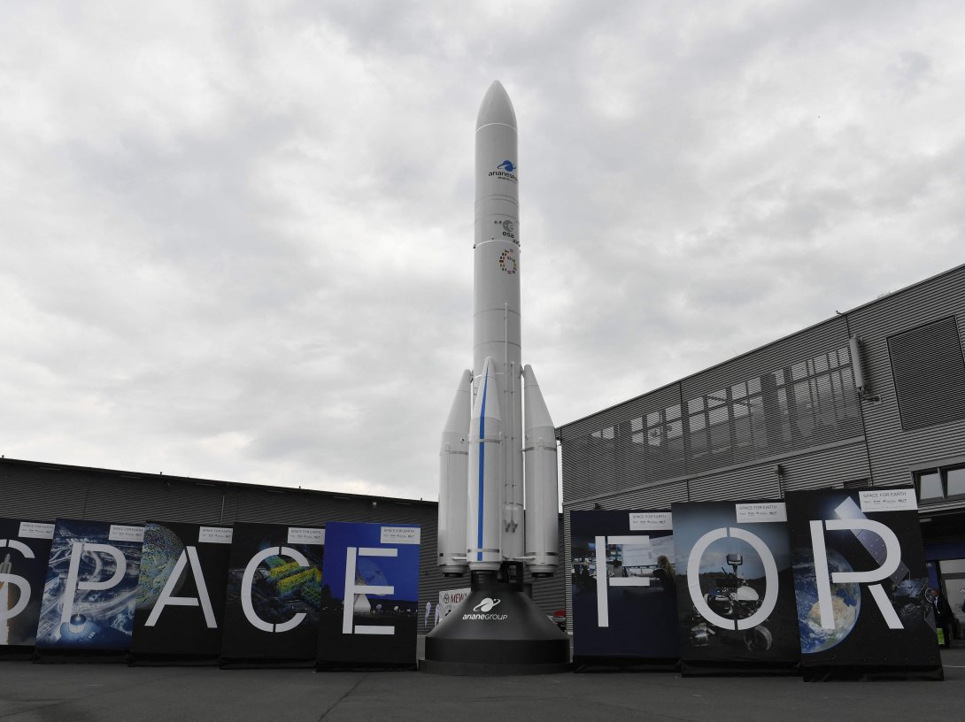 A model of an Ariane 6 rocket, a launch vehicle under development by the European Space Agency (ESA), is on display at the International Aerospace Exhibition, ILA Berlin, Germany, April 25, 2018. (AFP Photo)