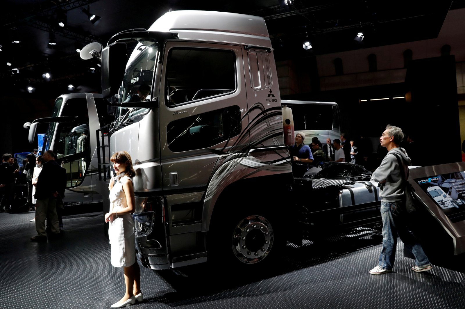 Daimler AG's FUSO Super Great truck is pictured at the 45th Tokyo Motor Show in Tokyo, Japan, Oct. 27, 2017. (Reuters Photo)