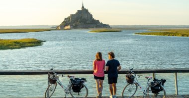 The new Velomaritime bike path along France's northern coast offers plenty of impressive landscapes that are worth taking a short break. (Emmanuel Berthier - EV4 via dpa)
