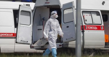 A health worker wearing protective equipment waits for COVID-19 patients at the hospital complex in the Kommunarka settlement in Moscow, Russia, June 14, 2021. (EPA-EFE Photo)