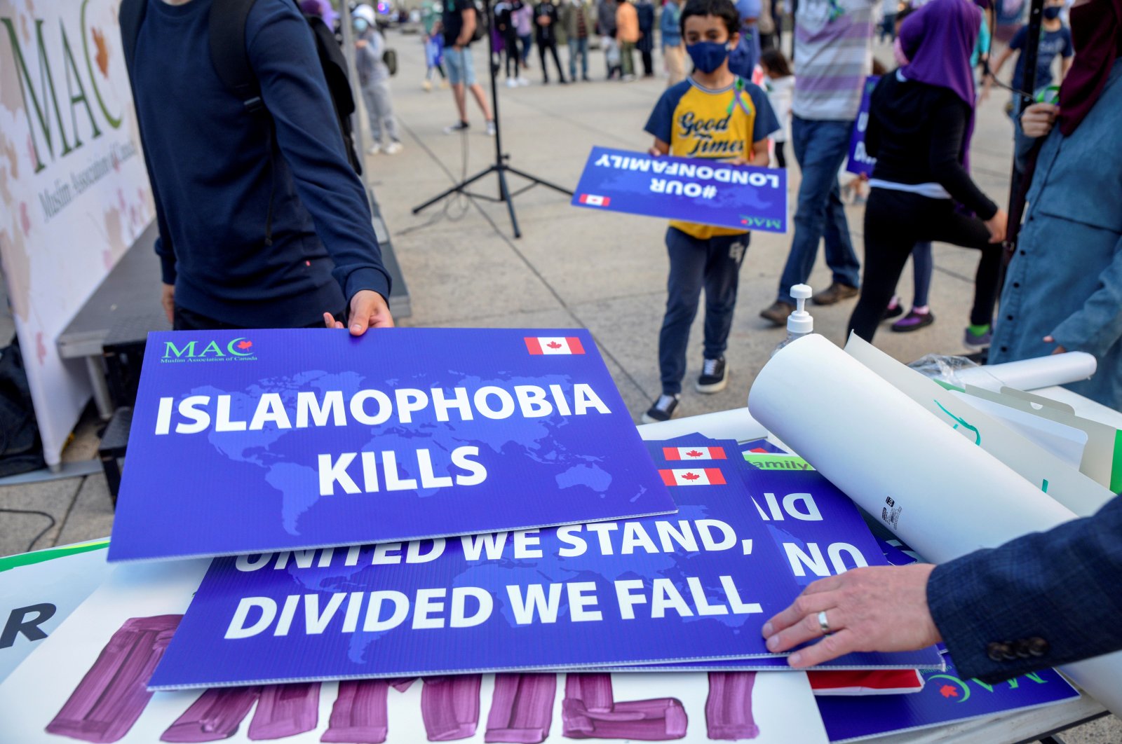 Attendees return signs after a rally to highlight Islamophobia, sponsored by the Muslim Association of Canada, Toronto, Ontario, Canada, June 18, 2021. (REUTERS Photo)