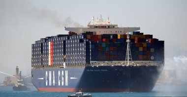 The world's largest container ship, sailing under the French flag, the CMA CGM Jules Verne arrives at the port of Marseille, southern France, June 3, 2013. (AFP Photo)