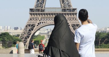 A woman wearing a niqab walks through Trocadero square near the Eiffel Tower in Paris, France, June 24, 2009. (Reuters File Photo)