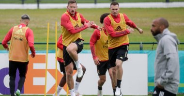 Belgium defenders Jan Vertonghen (L) and Thomas Vermaelen attend a training session in Tubize, Belgium, June 30, 2021. (EPA Photo)