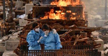 Family members of Vijay Raju, who died as a result of COVID-19, mourn before his cremation at a crematorium ground in Giddenahalli village on the outskirts of Bengaluru, India, May 13, 2021. (Reuters Photo)