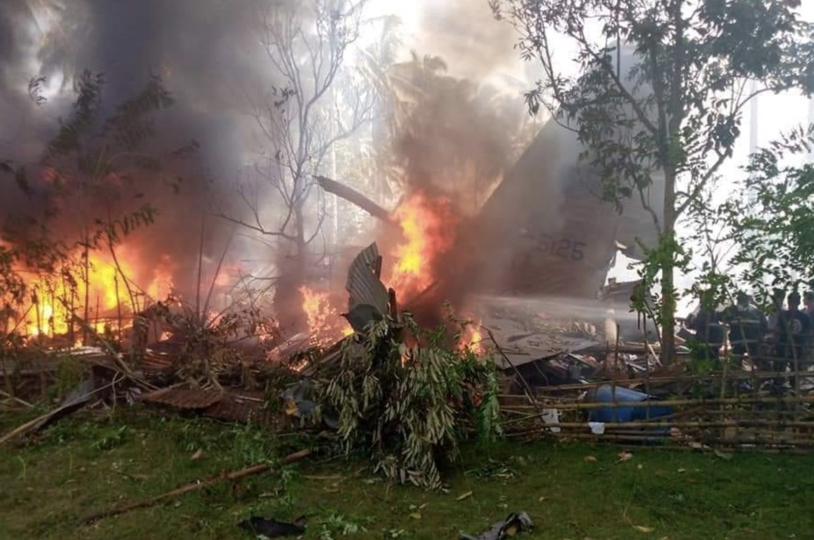31 dead, 17 missing as military plane crashes in Philippines | Daily Sabah