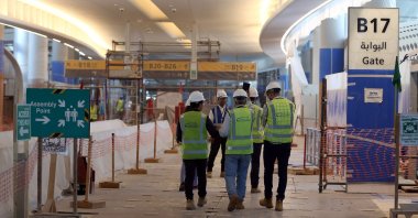 Visitors tour the construction site of the midfield terminal of Abu Dhabi International Airport in Abu Dhabi, United Arab Emirates, Nov. 6, 2017. (Reuters Photo)
