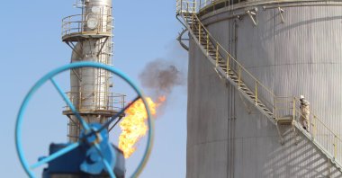 Bazerkan oil field in the city of Maysan, south of the capital Baghdad, Iraq, Jan 21, 2016. (Shutterstock Photo)