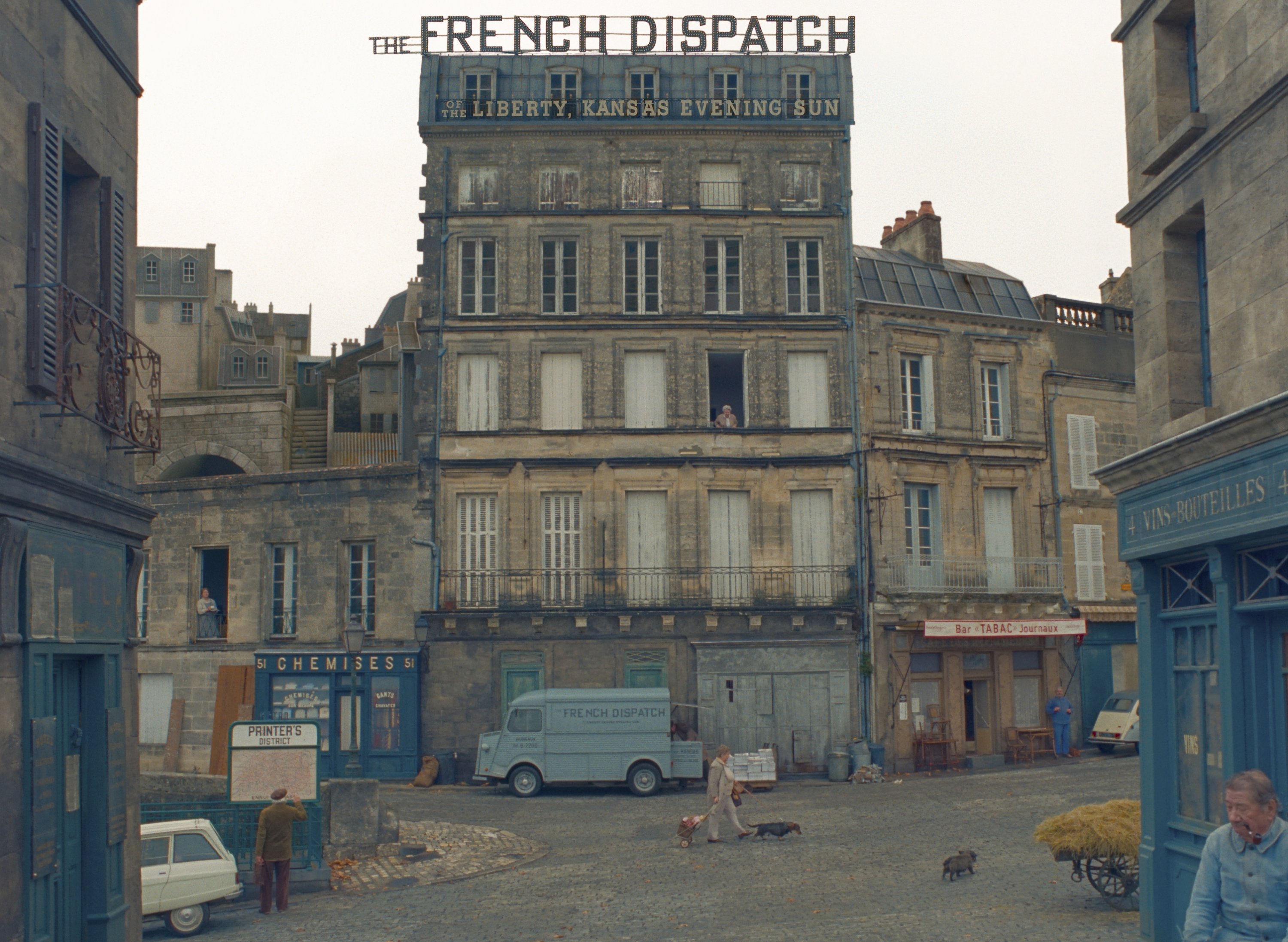 This image released by Searchlight Pictures shows a scene from "The French Dispatch." (AP Photo)