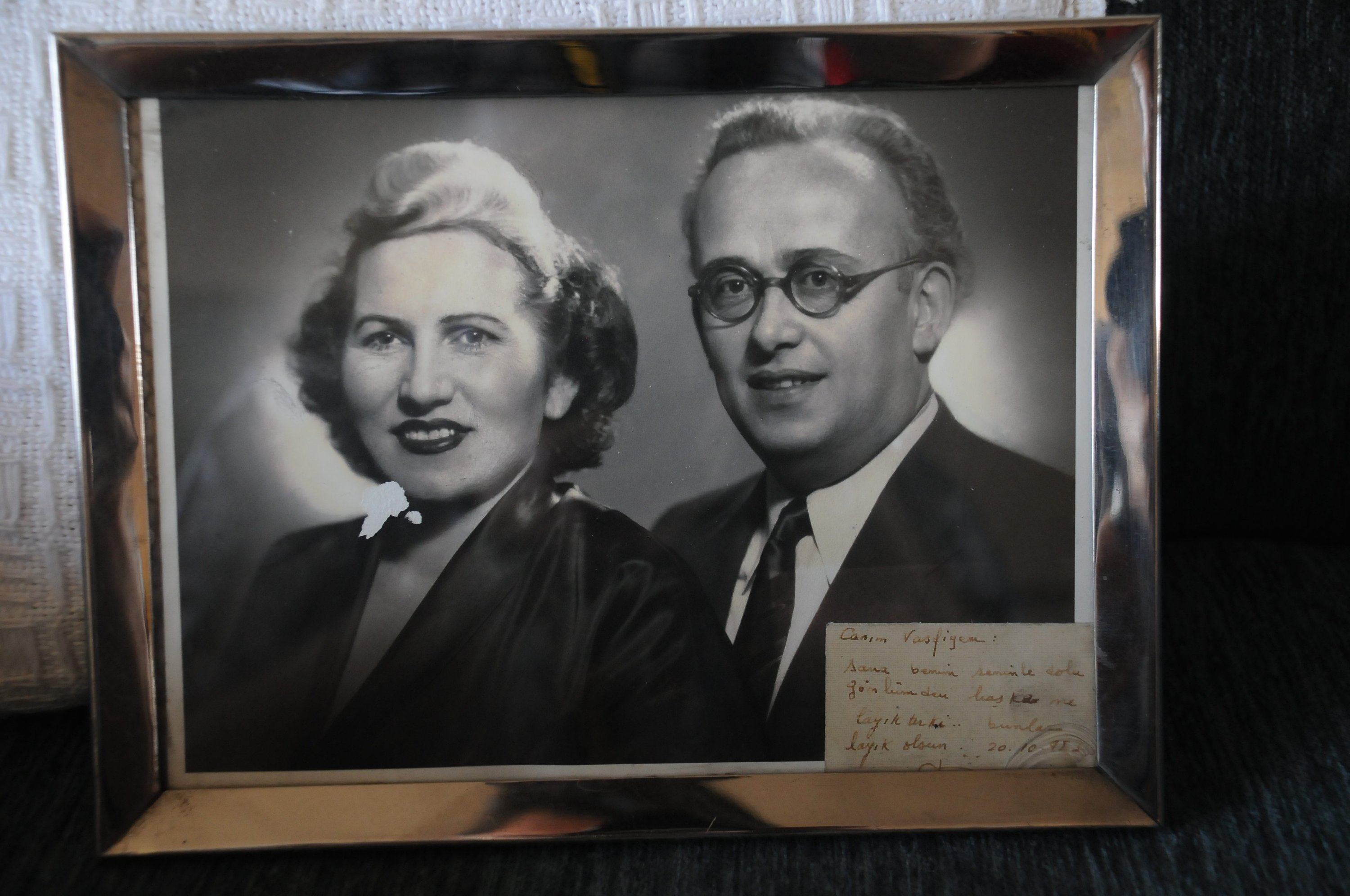 An old photo of Tevfik Ileri (R) with his wife Vasfiye Ileri. (Archive Photo)