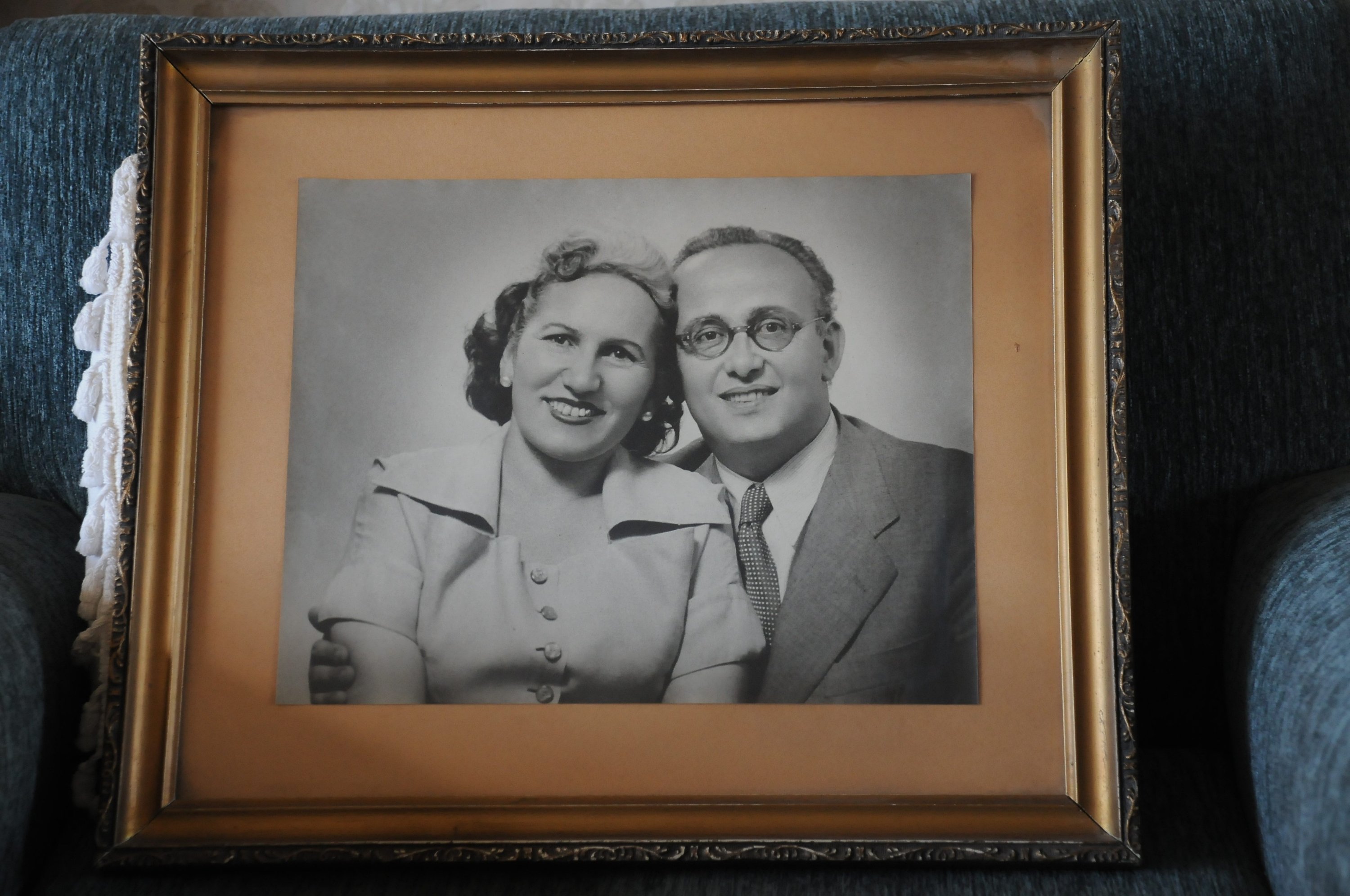 An old photo of Tevfik Ileri (R) with his wife Vasfiye Ileri. (Archive Photo)