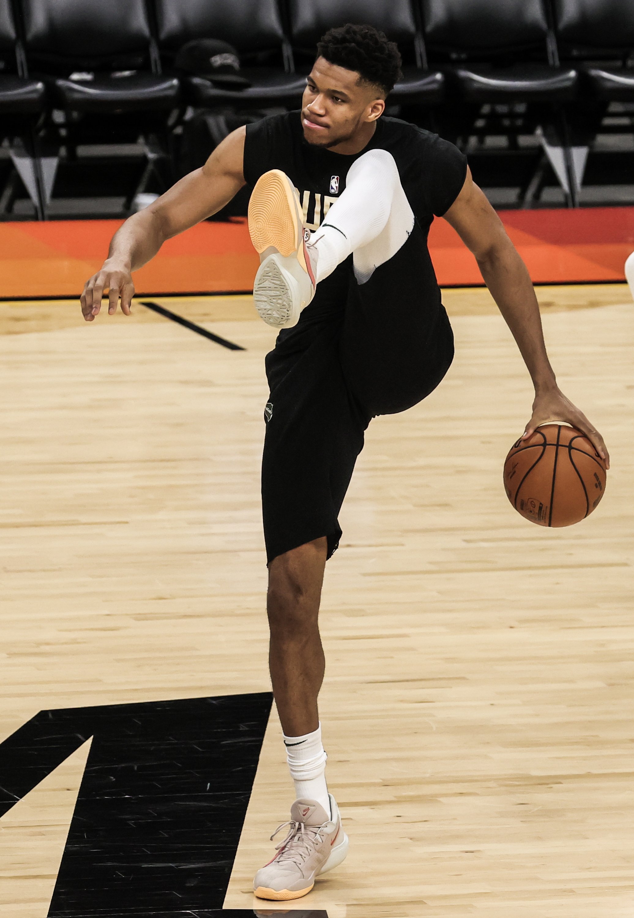 Milwaukee Bucks forward Giannis Antetokounmpo warms up during practice for the NBA Finals against the Phoenix Suns at Phoenix Suns Arena, Phoenix, Arizona, U.S., July 7, 2021. (EPA Photo)