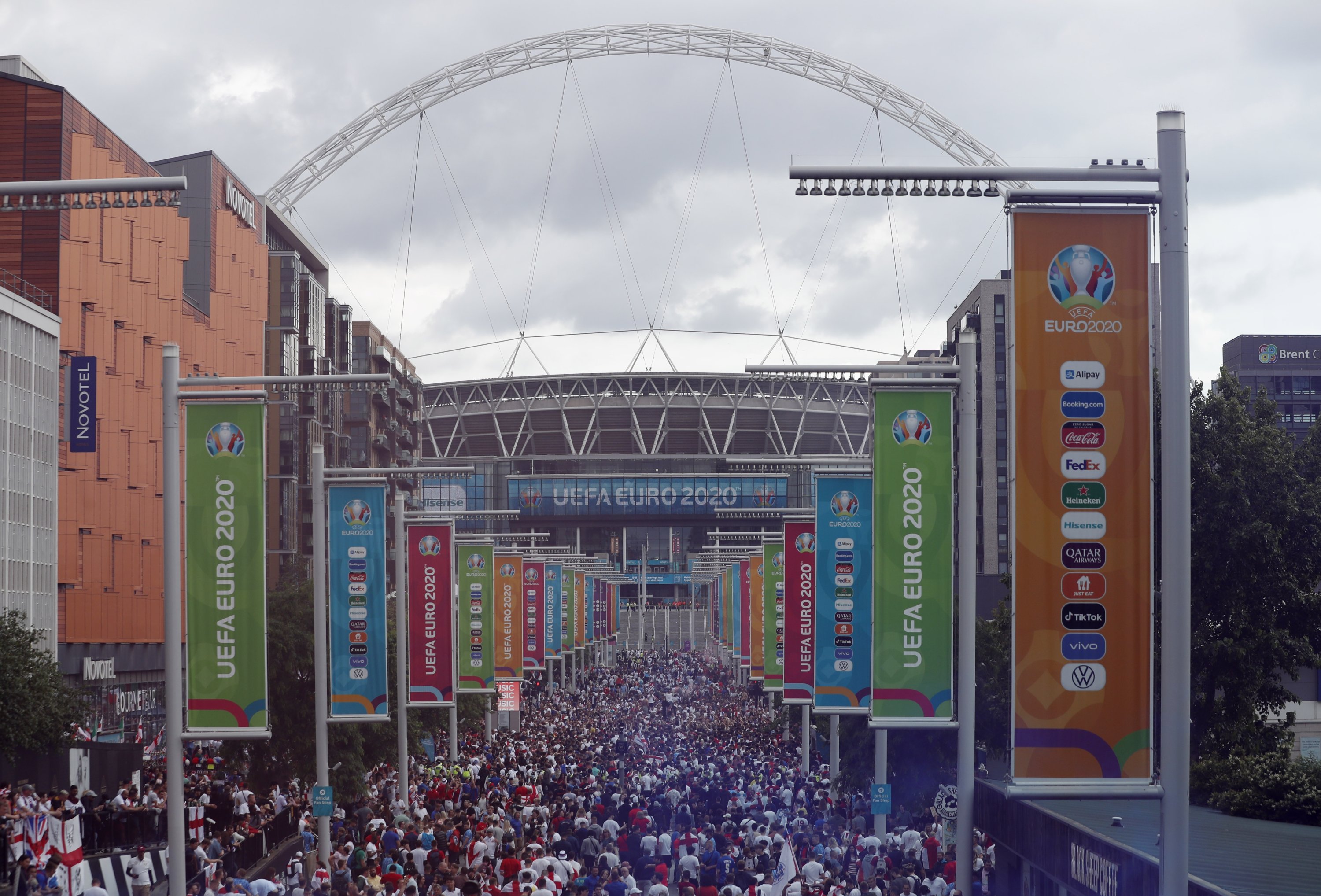 Fans gather outside Wembley ahead of the Euro 2020 final between England and Italy, Wembley Stadium, London, England, July 11, 2021. (Reuters Photo)