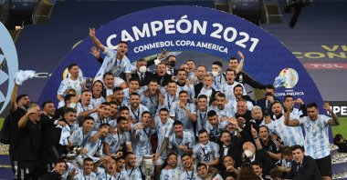 Players of Argentina celebrate with the trophy after winning the 2021 Copa America final against Brazil at Maracana Stadium in Rio de Janeiro, Brazil, July 10, 2021. (AFP Photo)
