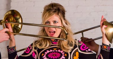 The American singer and musician Lucy Woodward will perform as part of the Jazz in the Parks concerts. 