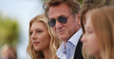 Director Sean Penn (C) and cast member Katheryn Winnick (L) pose during a photocall for the film "Flag Day" at the 74th Cannes Film Festival in Cannes, France, July 11, 2021. (Reuters Photo)