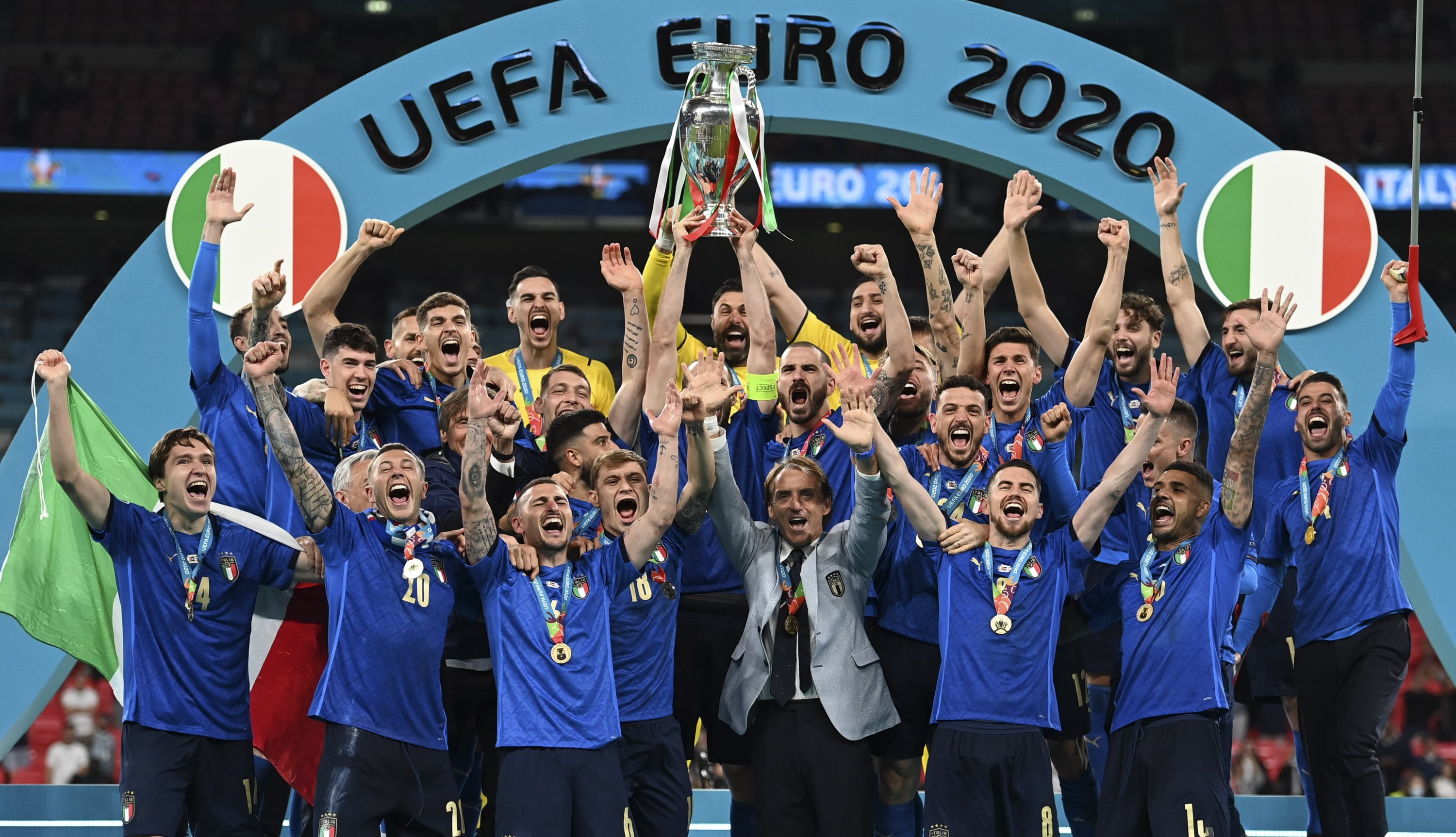 It&amp;#39;s coming Rome: Italy beats England on penalties in Euro 2020 | Daily  Sabah