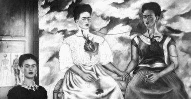 Frida Kahlo (L) poses with her painting "Me Twice," Oct. 24, 1939. (Getty Images)