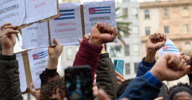 Cuban residents in Uruguay demonstrate against the Cuban government of President Miguel Diaz-Canel at Independence Square in Montevideo, July 13, 2021. (AFP Photo)