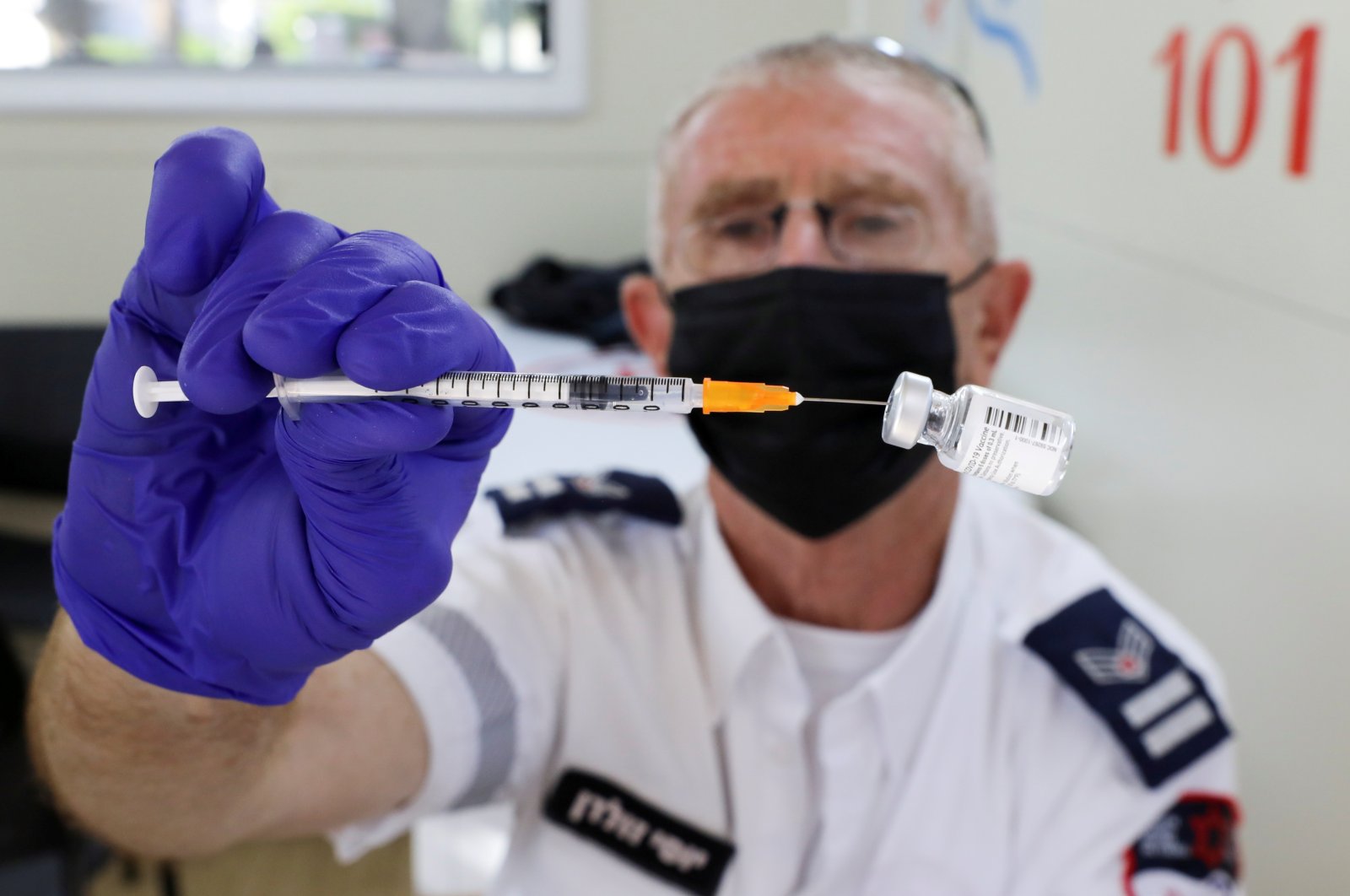 A health worker prepares a vaccination against COVID-19 at a mobile vaccination center, as Israel continues to fight against the spread of the delta variant, in Tel Aviv, Israel, July 6, 2021. (Reuters Photo)