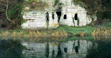 A view of Anchor Church Caves, Derbyshire, the U.K. (Shutterstock Photo) 