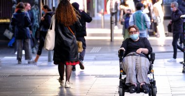 People wearing face masks walk in the CBD of Melbourne, Victoria, Australia, July 15, 2021. (EPA Photo)