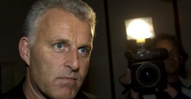 Dutch crime reporter Peter R. de Vries, prior to attending a live TV show in Amsterdam, Netherlands, Jan. 31, 2008. (AP Photo)