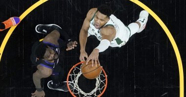 Milwaukee Bucks forward Giannis Antetokounmpo (R) dunks over Phoenix Suns center Deandre Ayton during Game 2 of NBA Finals, July 8, 2021, Phoenix, Arizona, U.S. (AP Photo)