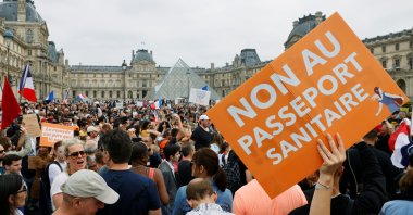 Demonstrators attend a protest against the new measures announced by French President Emmanuel Macron to fight the coronavirus disease (COVID-19) outbreak, in Paris, France, July 17, 2021. (REUTERS Photo)