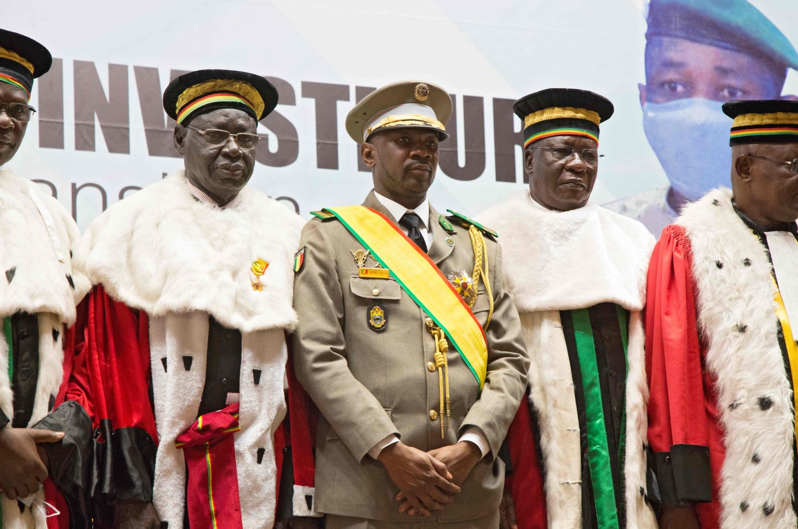 Interim Malian President, Colonel Assimi Goita (C), stands with members of the Supreme Court during his swearing in ceremony in Bamako, Mali, June 7, 2021. (AFP Photo)