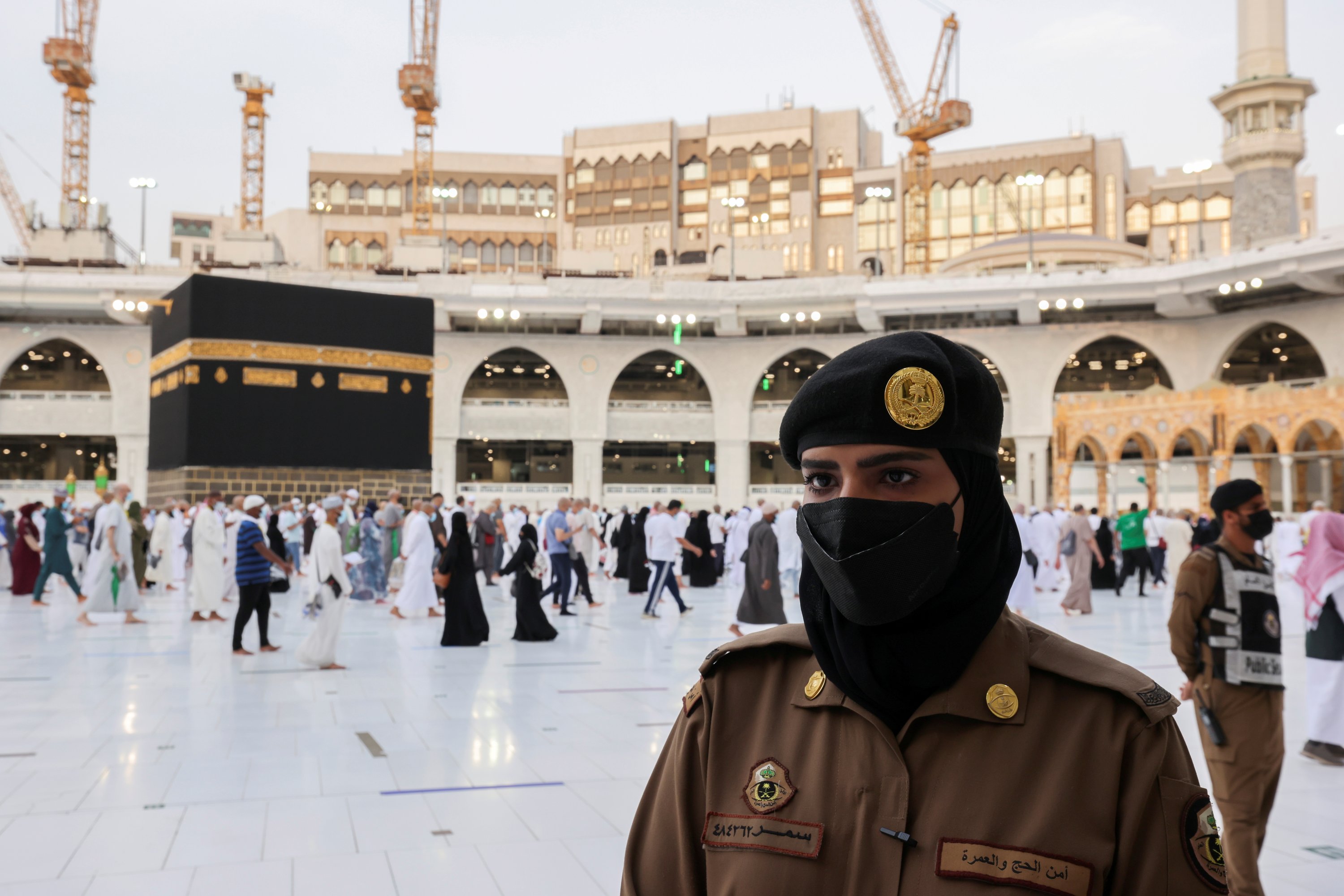 Saudi women guard Mecca during hajj for first time | Daily Sabah
