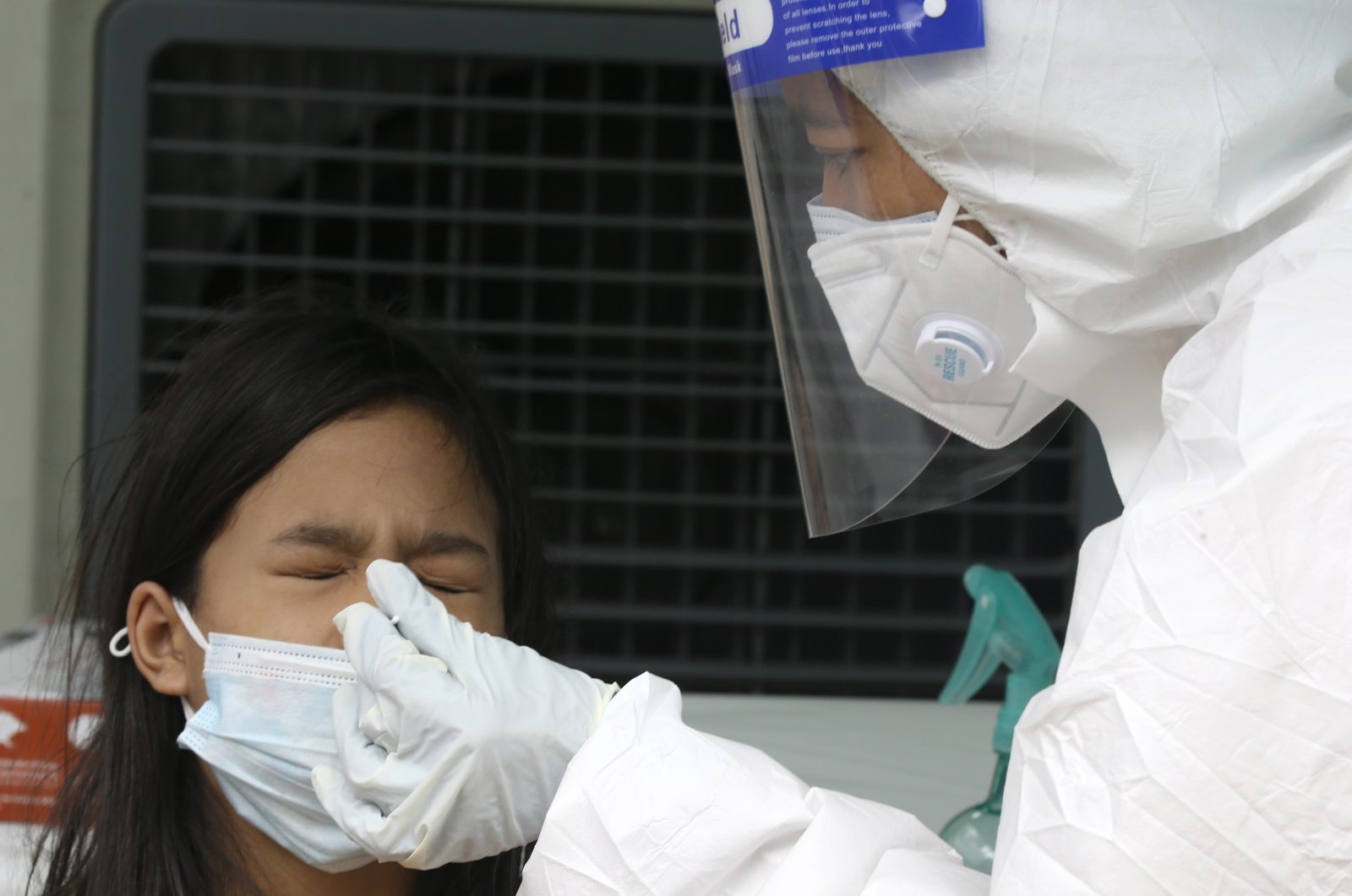 A Thai health official collects samples of a COVID-19 swab test during speed-up testing in a bid to curb the rapid spreading of the pandemic, in Bangkok, Thailand, 19 July 2021. (EPA Photo)