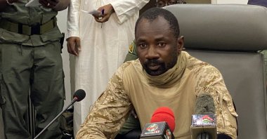 Col. Assimi Goita speaks to the press at the Malian Ministry of Defence, after confirming his position as the president of the National Committee for the Salvation of the People (CNSP), Bamako, Mali, August 19, 2020. (AFP Photo)