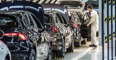 Cars are seen in the Bursa factory of Tofaş, a joint venture of Turkey's Koç Holding and Italian-American carmaker Fiat Chrysler, Oct. 30, 2018. (DHA Photo)