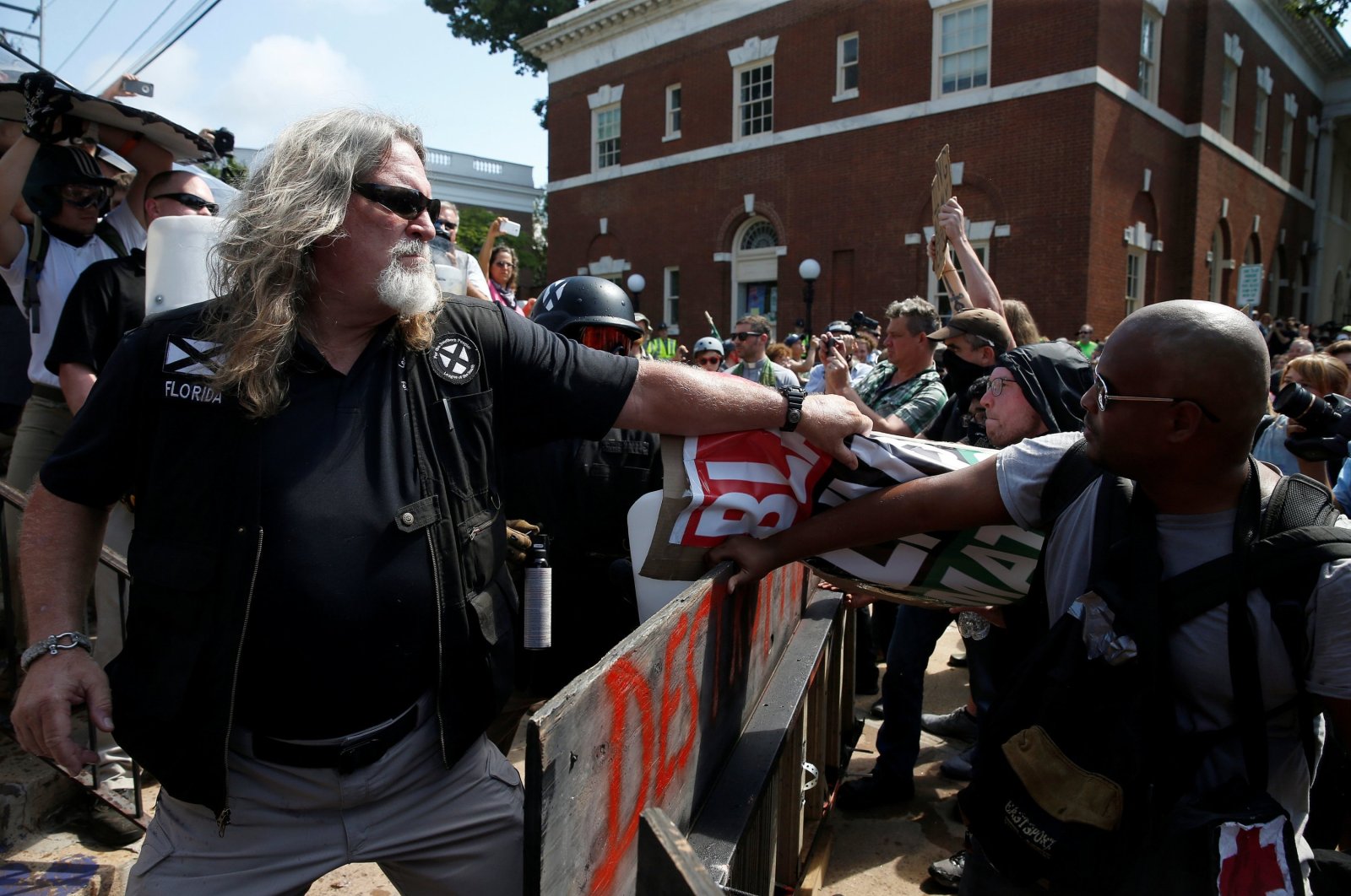 A white supremacist grabs a counter protesters' sign during a rally in Charlottesville, Virginia, U.S., Aug. 12, 2017. (Reuters Photo)