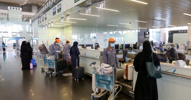Passengers talk to airline employees at Riyadh International Airport, after Saudi Arabia reopened domestic flights, following the outbreak of COVID-19, in Riyadh, Saudi Arabia, May 31, 2020. (Reuters Photo)