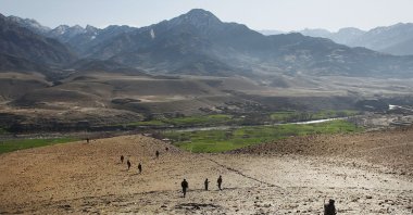 U.S. soldiers patrol areas near the village of Baba Kala, Nuristan province, eastern Afghanistan, Feb. 17, 2009. (Getty Images)