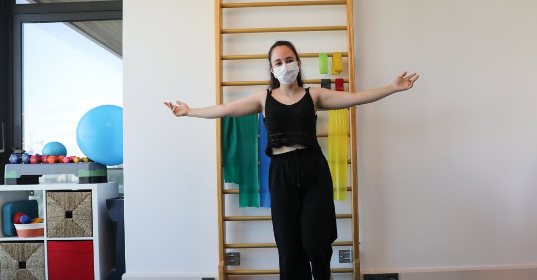 İnci Okan walks at the physical therapy clinic where she was treated in Izmir, western Turkey, July 29, 2021. (AA PHOTO)