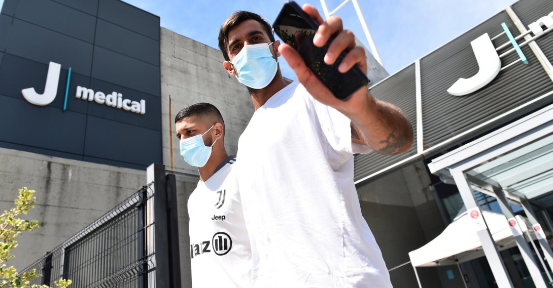 Juventus' Mattia Perin and Hamza Rafia (L) arrives for training at Juventus Training Center, Turin, Italy, July 14, 2021. (Reuters Photo)
