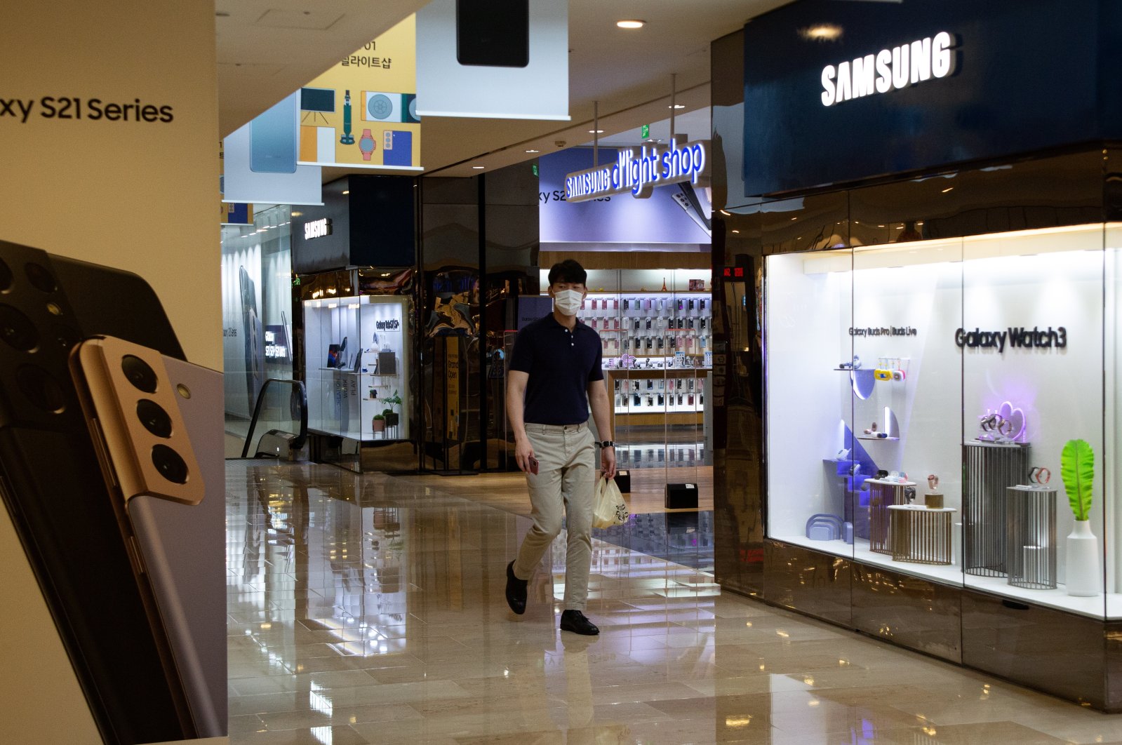 A South Korean man visits the Samsung Electronics gallery at the Samsung Electronics headquarters in Seoul, South Korea, on July 7, 2021. (EPA Photo)
