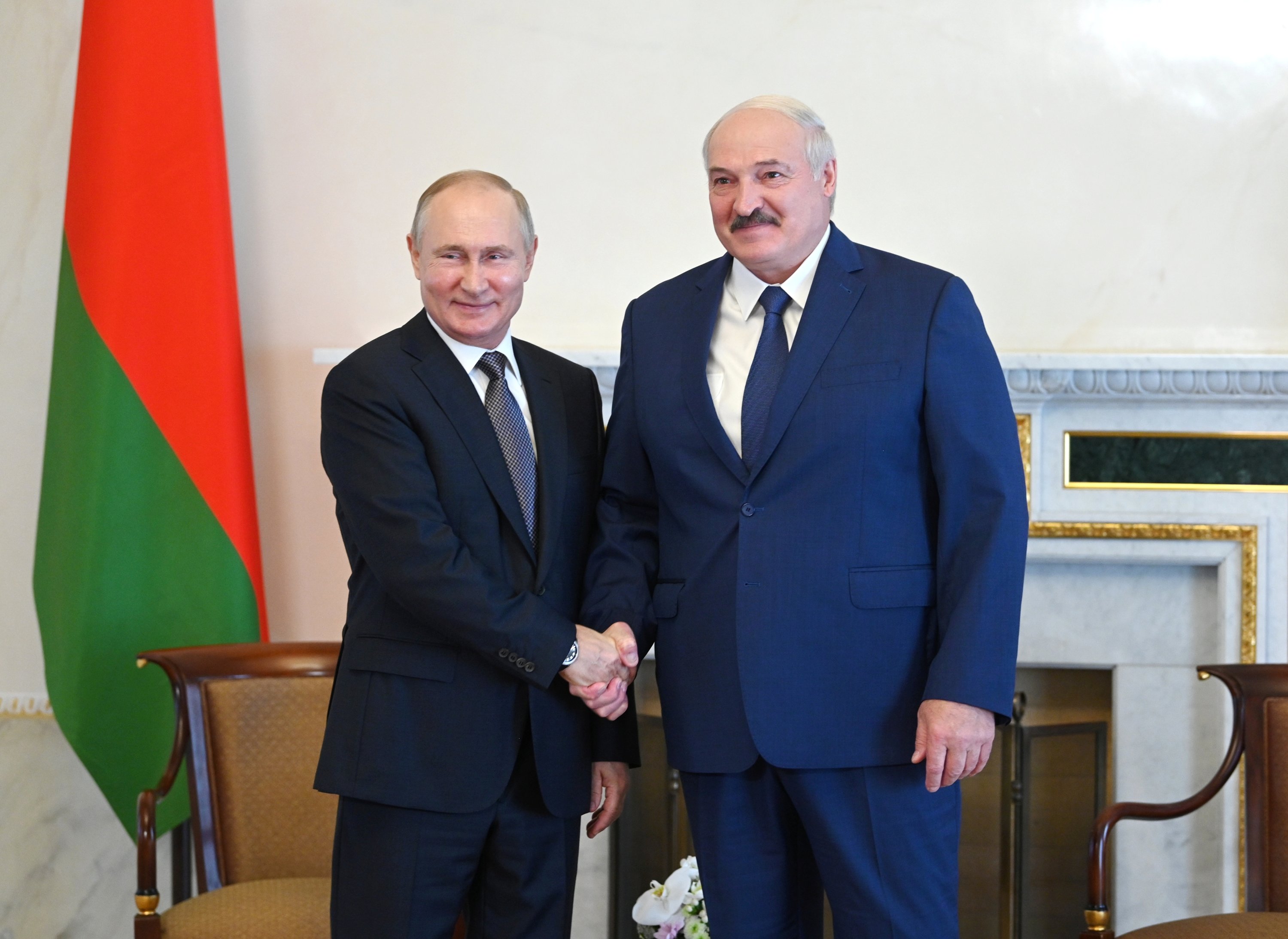 Lukashenko says won't hesitate to invite Russian troops to Belarus | Daily  Sabah