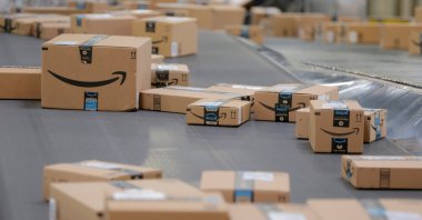Packages emblazoned with Amazon logos travel along a conveyor belt inside of an Amazon fulfillment center in Robbinsville, New Jersey, U.S., Nov. 27, 2017. (Reuters Photo)