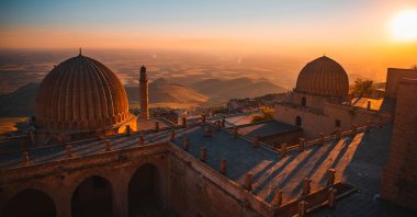 Mardin landscape at sunset with the minaret of Ulu Cami, also known as the Great Mosque of Mardin. (Shutterstock Photo)