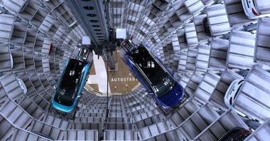 New Volkswagen (VW) ID.4 (right) and ID.3 (left) electric cars are presented at the storage facility auto tower of German carmaker Volkswagen in Wolfsburg, northern Germany, Oct. 26, 2020. (AFP Photo)